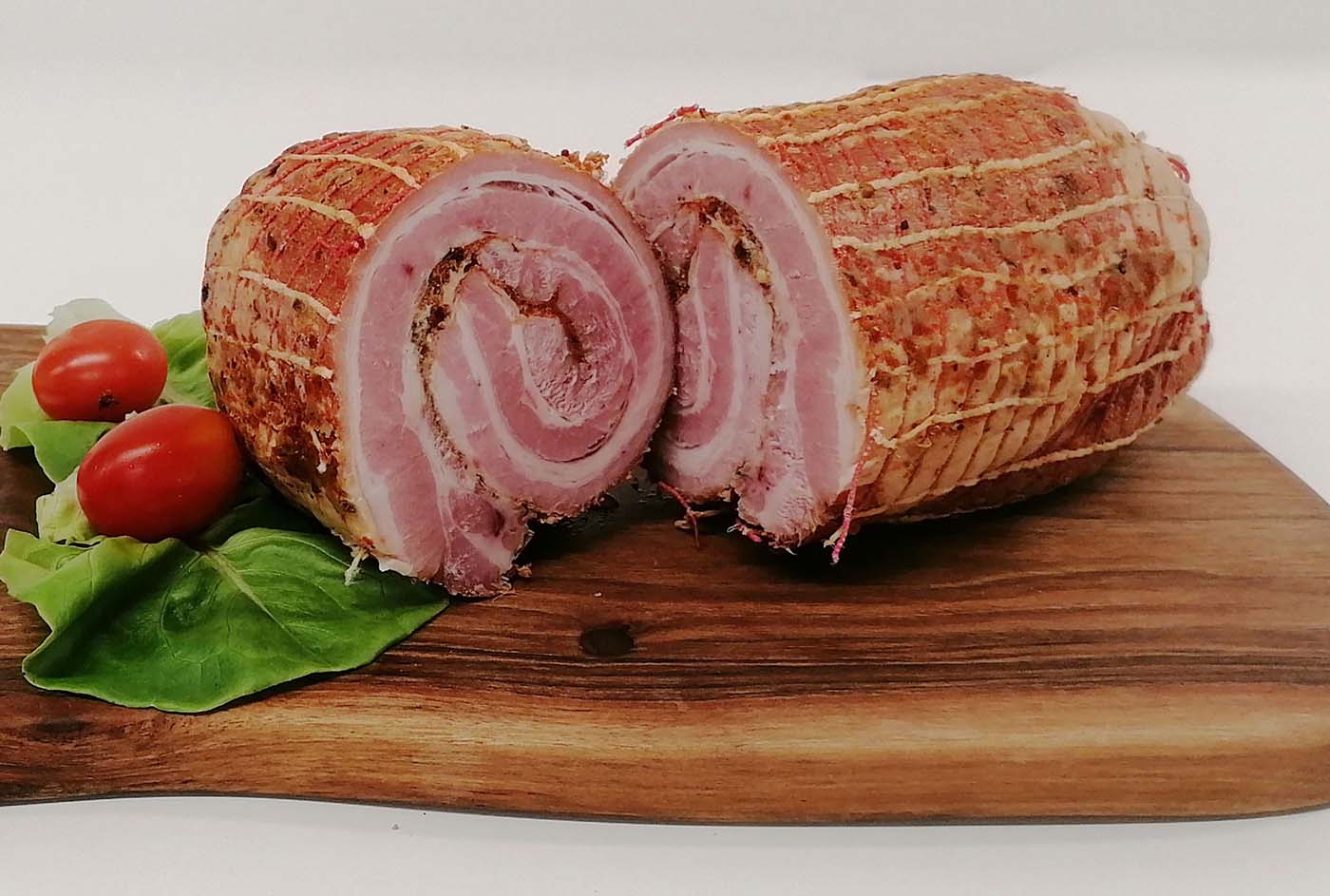 Boczek zawijany z pieczony z przyprawami